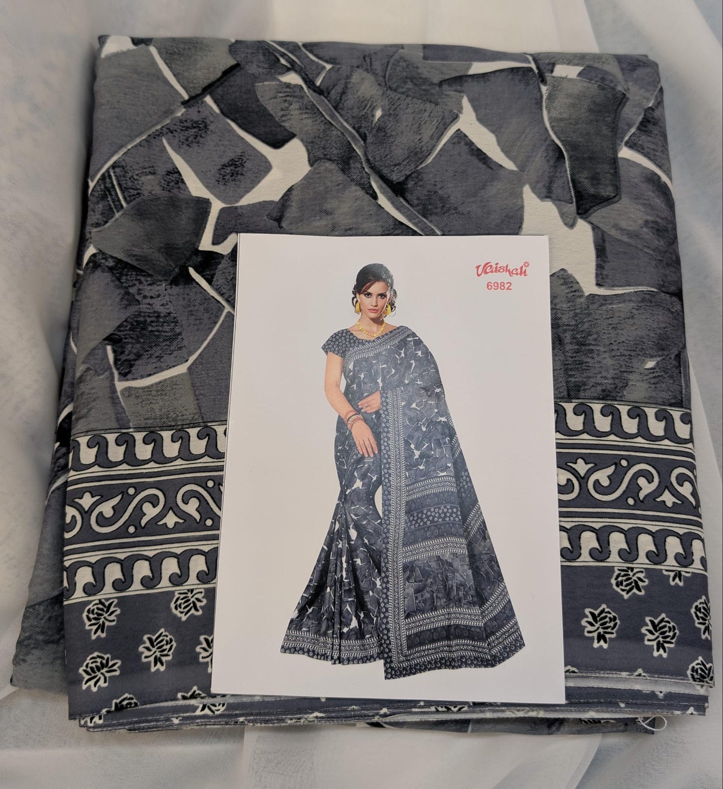 Soft Vaishali Digital Printed Saree with 3/4 Sleeve Blouse